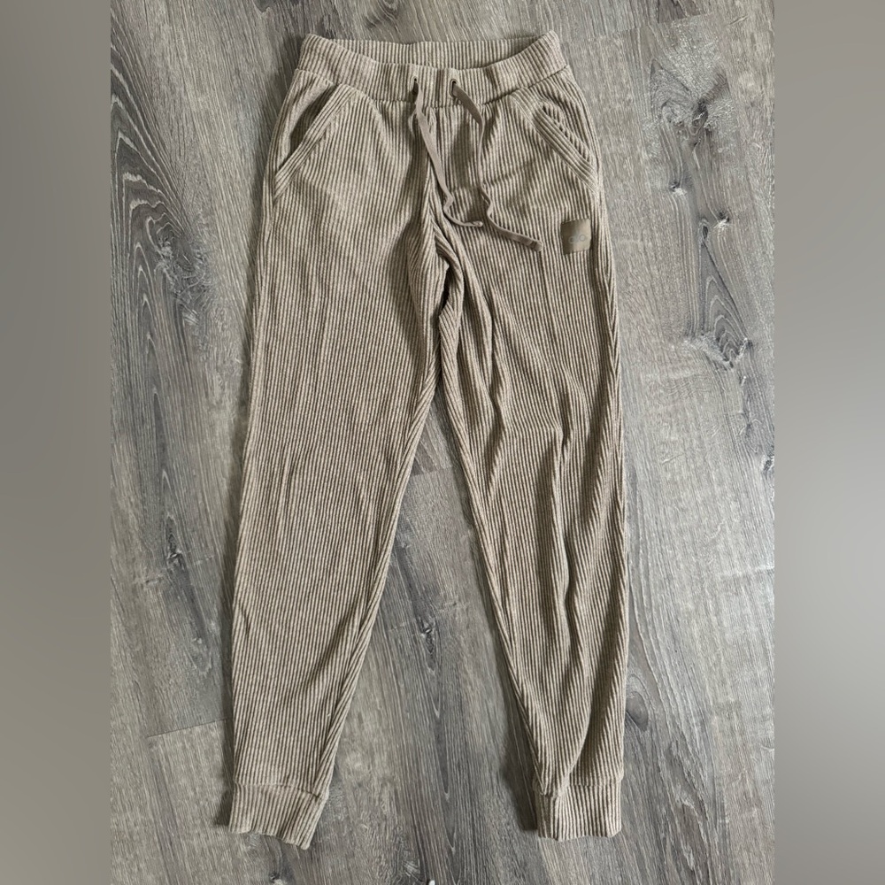 ALO women’s joggers